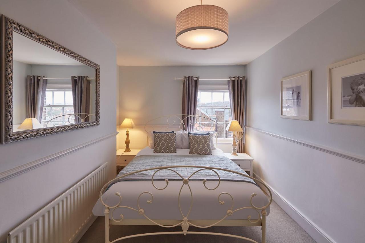 Host & - Austen House Holiday home Whitby